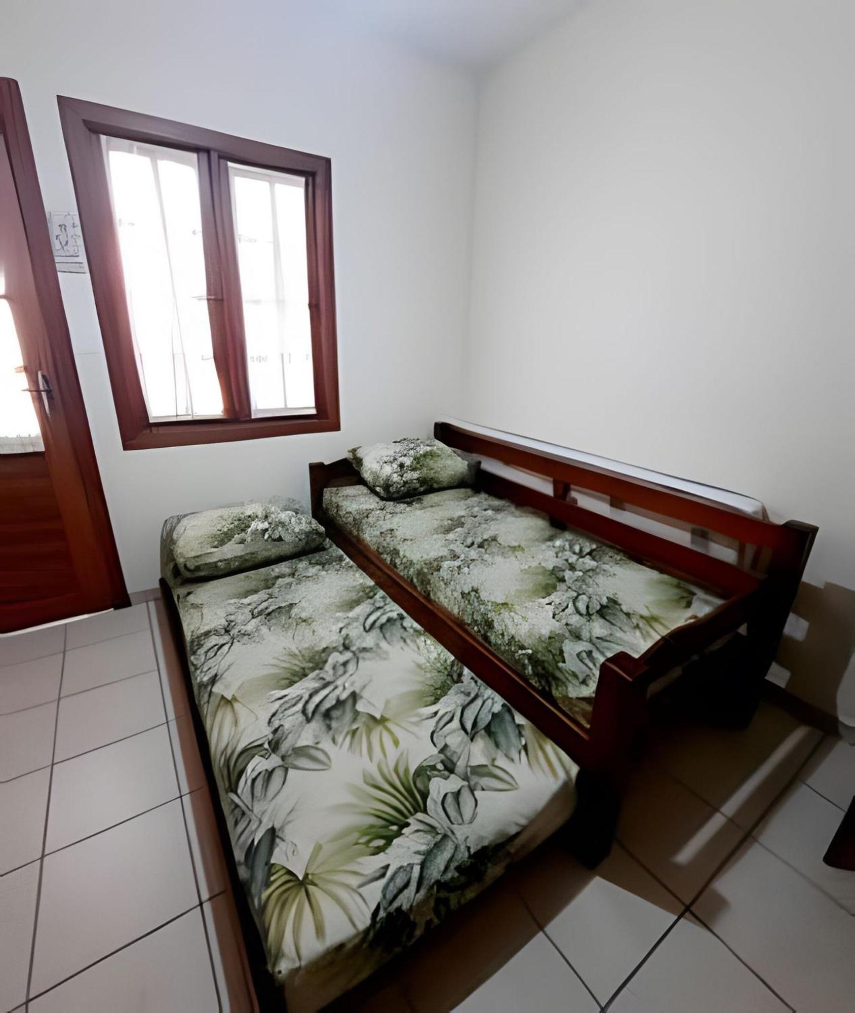 Taperapuan Beachfront Haven: Poolside Retreat With Wi-fi *