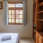 Em Frente A Praia De Taperapuan; Piscina; 1 Quarto; Wifi 300 Mbs; Estacionamento Gratuito 1 Veiculo