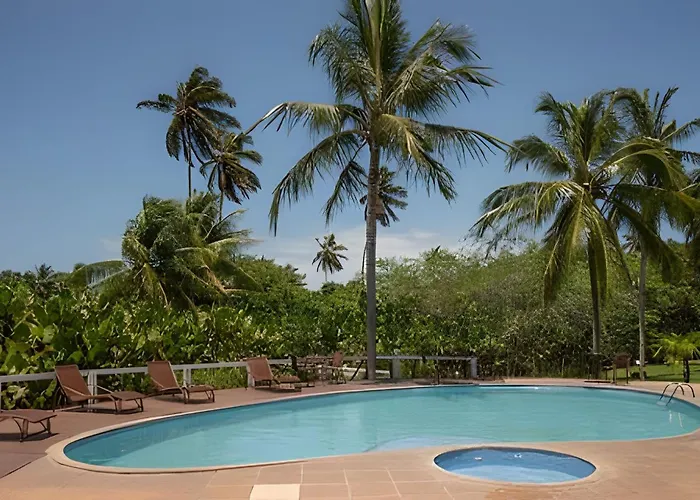 Em Frente A Praia De Taperapuan; Piscina; 1 Quarto; Wifi 300 Mbs; Estacionamento Gratuito 1 Veiculo