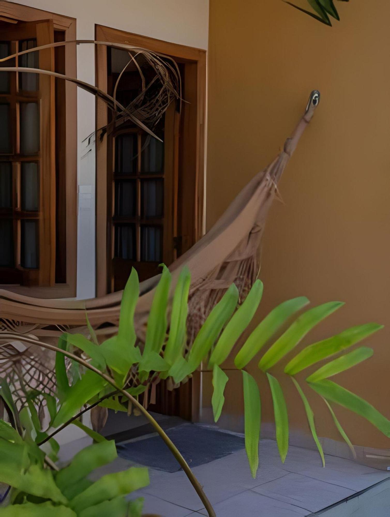 Taperapuan Beachfront Haven: Poolside Retreat With Wi-fi Holiday home