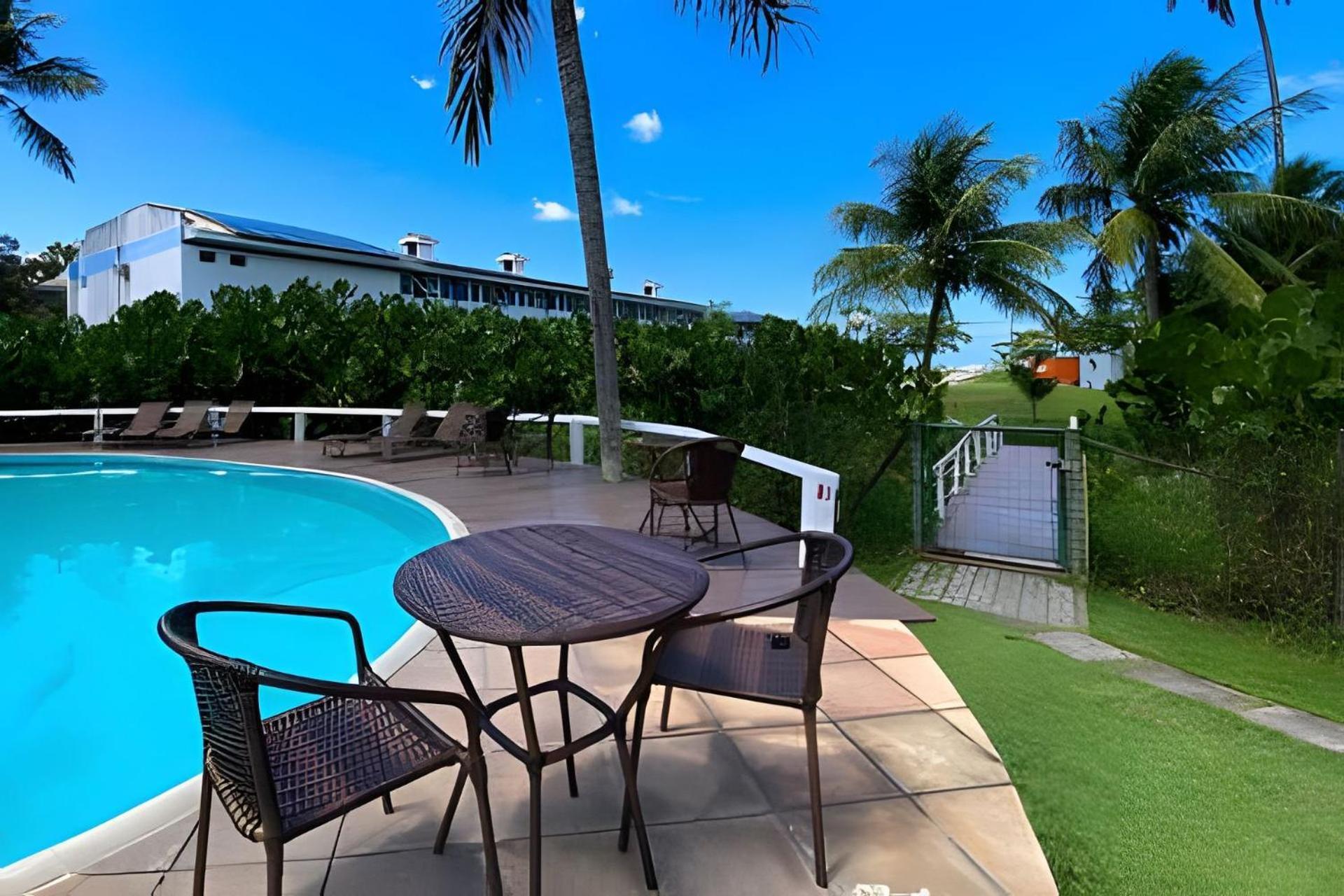 Taperapuan Beachfront Haven: Poolside Retreat With Wi-fi *