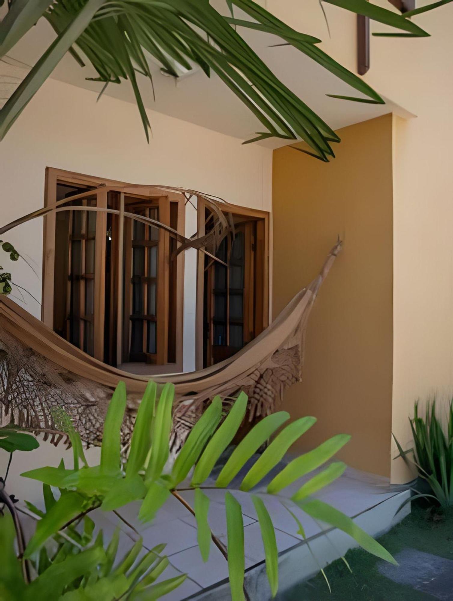 Holiday home Taperapuan Beachfront Haven: Poolside Retreat With Wi-fi *