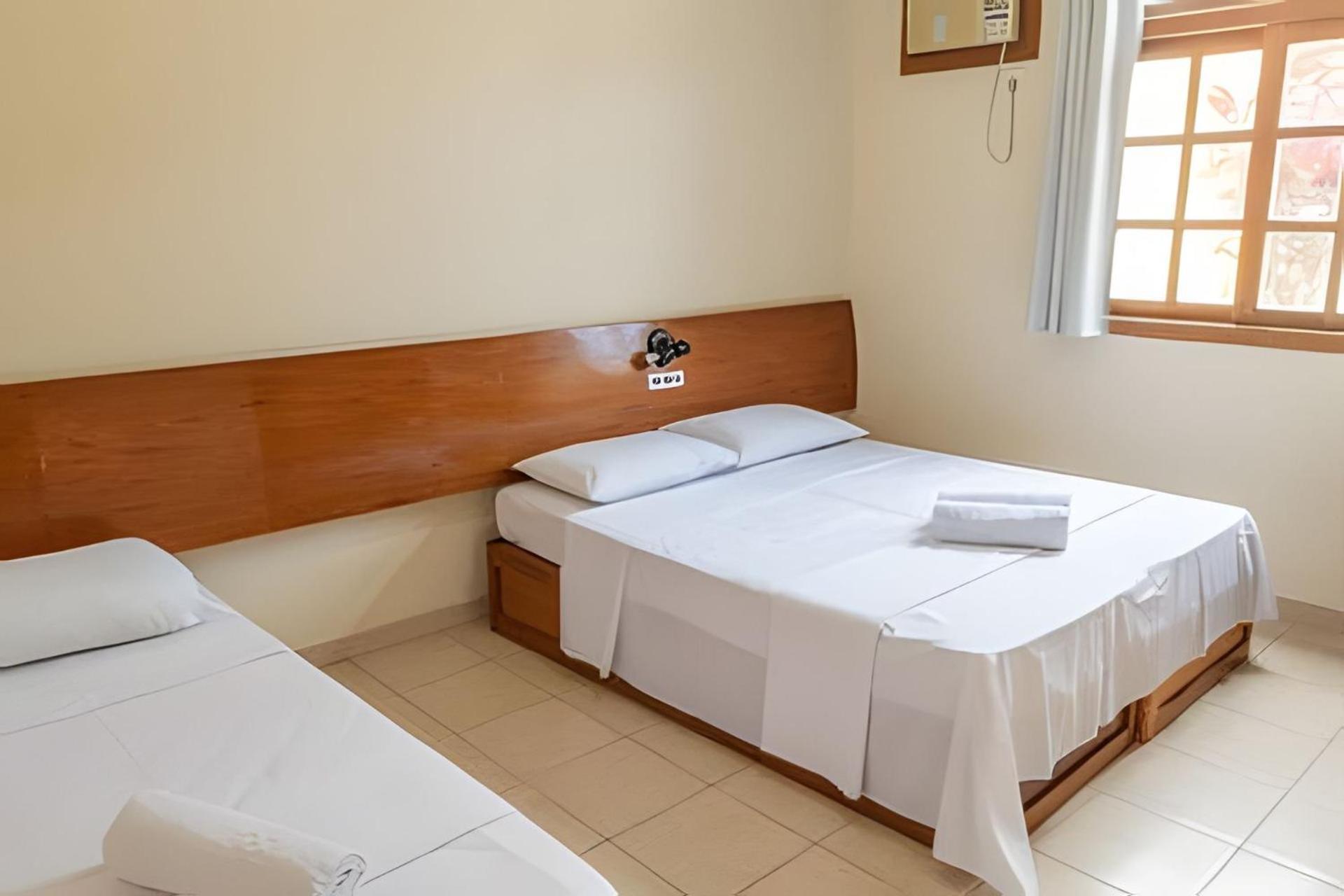 Taperapuan Beachfront Haven: Poolside Retreat With Wi-fi *